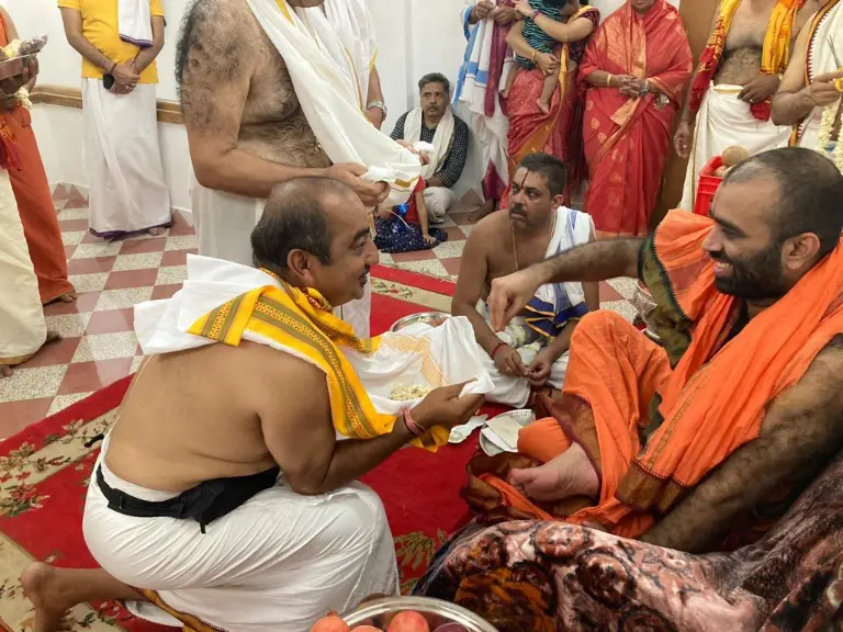 Sri Swamiji at their Ernakulam Camp1