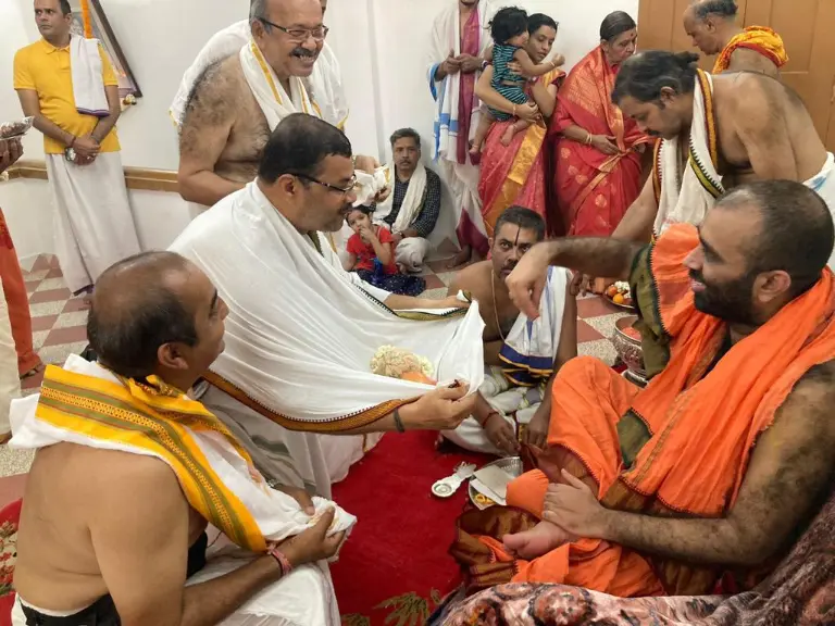 Sri Swamiji at their Ernakulam Camp2
