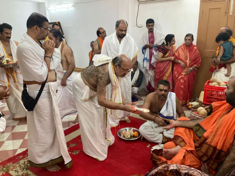 Sri Swamiji at their Ernakulam Camp3