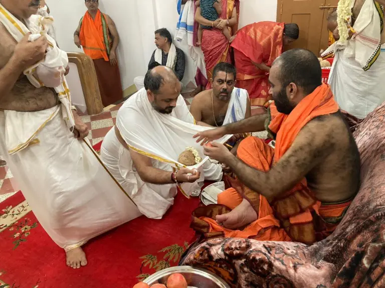 Sri Swamiji at their Ernakulam Camp4
